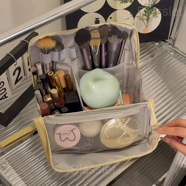 Portable Standing Makeup Bag with Large Capacity and Travel Compartments