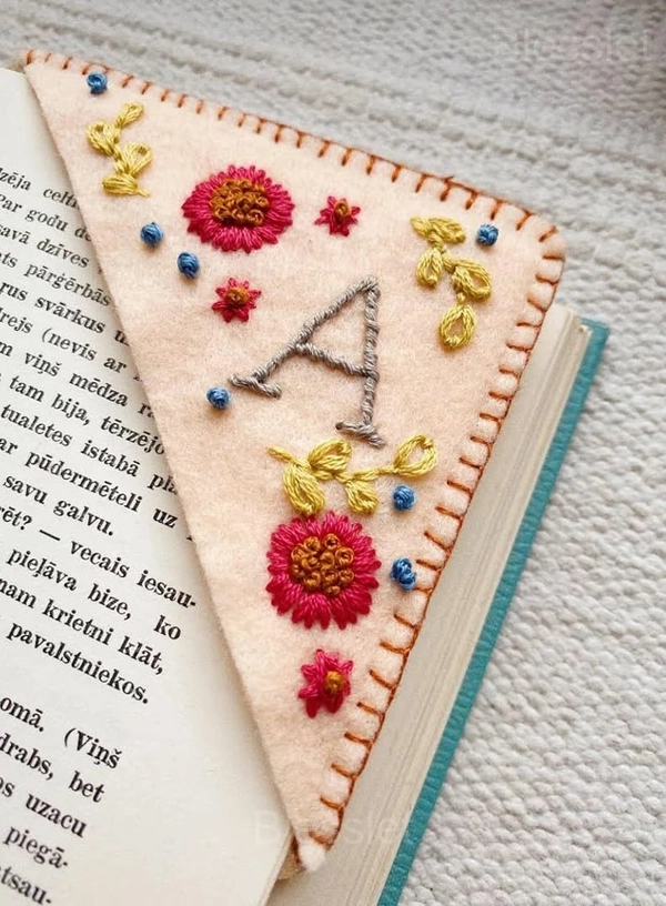 Personalized Hand-Embroidered Felt Corner Bookmarks – Lucky Designs - 🍂Fall, Y
