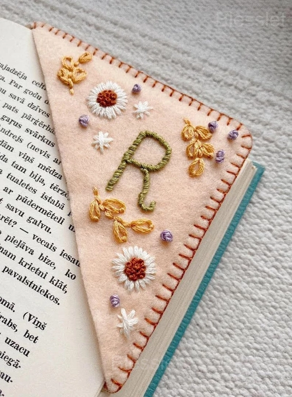 Personalized Hand-Embroidered Felt Corner Bookmarks – Lucky Designs - 🌸Spring, Q
