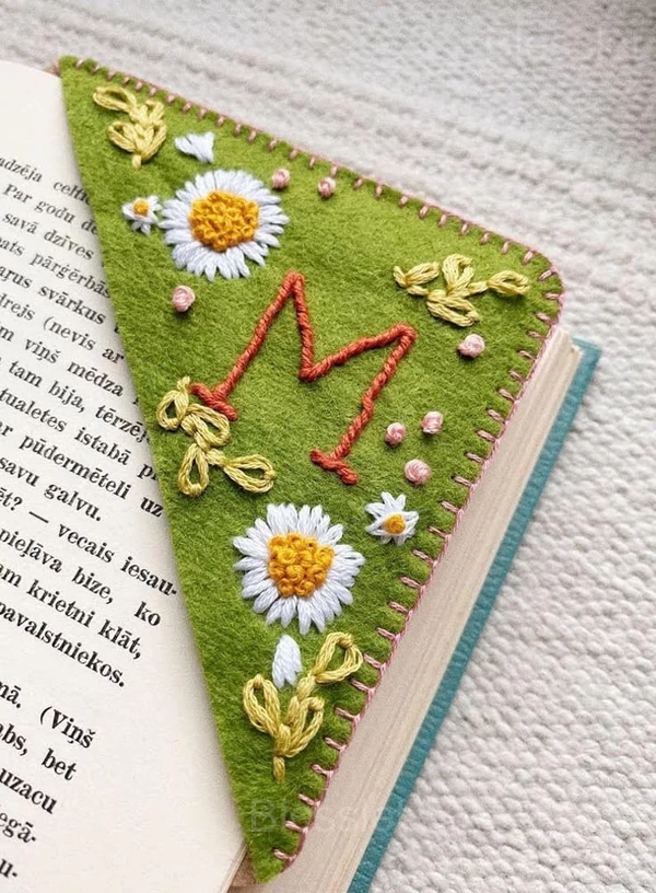 Personalized Hand-Embroidered Felt Corner Bookmarks – Lucky Designs - 🌴Summer, N