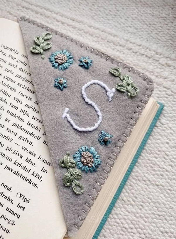 Personalized Hand-Embroidered Felt Corner Bookmarks – Lucky Designs - ⛄Winter, Q