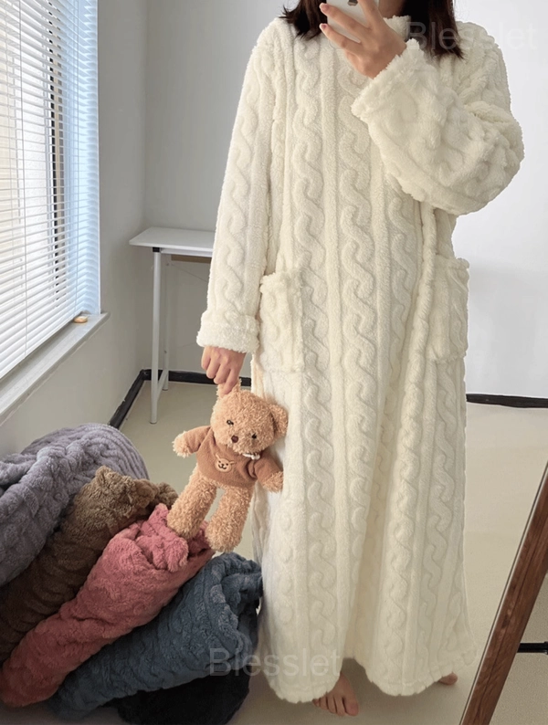 Winter Coral Velvet Home Clothes Cozy Loungewear Set - White, S（length115cm）
